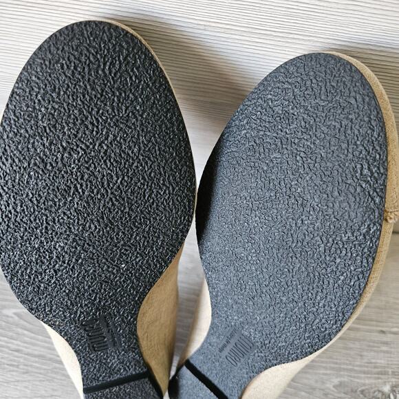 Munro American Soft Gold Iridescent Womens Ballet Flats Slip on Size 7 Shoes - Picture 15 of 15